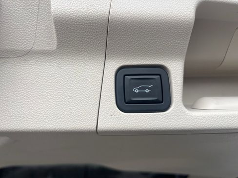 Used 2021 GMC Acadia Denali w/ Denali Ultimate Package image 14