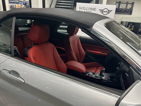 Used 2017 BMW 230i Convertible image 9