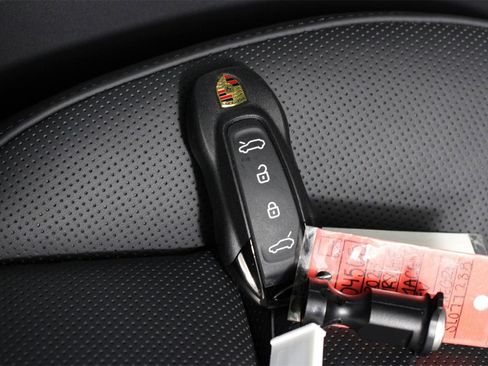 Used 2025 Porsche Macan Electric image 32