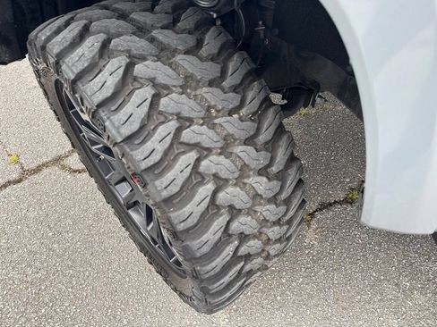 Used 2021 Toyota Tacoma TRD Sport AWD/4WD image 35