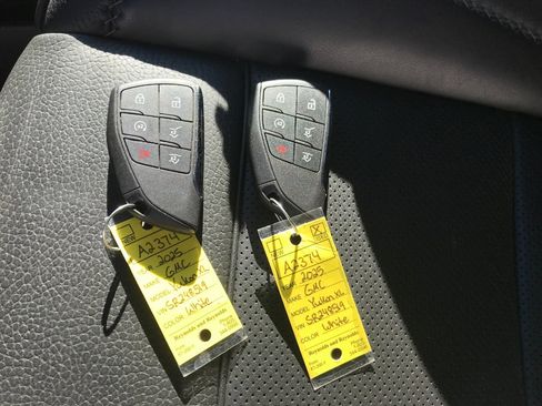 Certified 2025 GMC Yukon XL Denali image 32