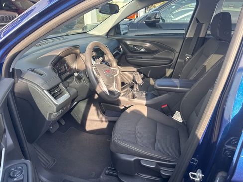 Used 2022 GMC Terrain SLE w/ Elevation Edition image 9