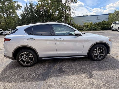 Used 2022 Alfa Romeo Stelvio Ti AWD/4WD image 8