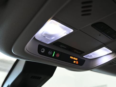 Used 2020 Chevrolet Equinox LT image 23