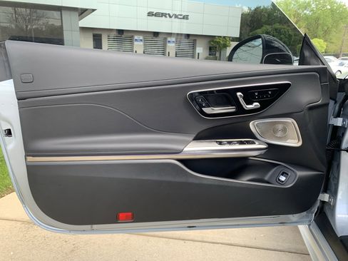 Used 2025 Mercedes-Benz CLE 300 4MATIC Cabriolet image 11