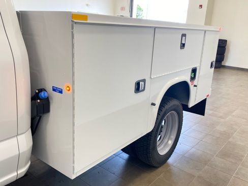 New 2026 Ford F550 4x4 Supercab Super Duty image 5