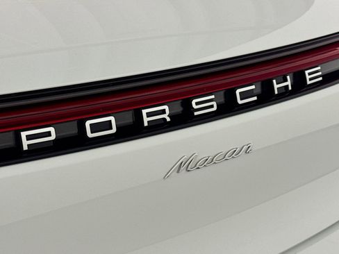 Used 2025 Porsche Macan AWD/4WD image 28