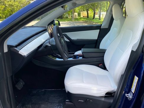 Used 2021 Tesla Model Y Long Range AWD/4WD image 17
