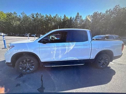 Used 2023 Honda Ridgeline Sport image 2
