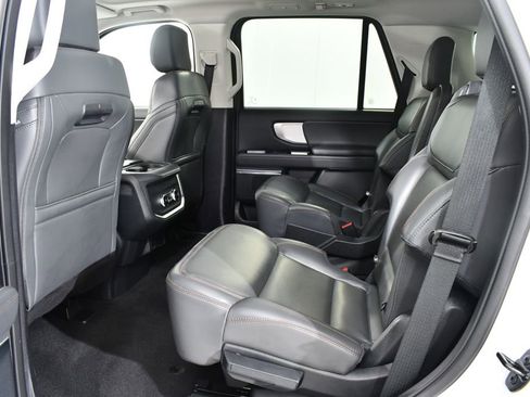 Used 2025 Ford Expedition Active AWD/4WD image 16