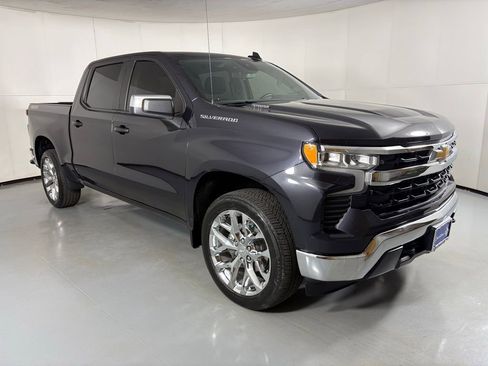 Used 2024 Chevrolet Silverado 1500 LT image 2