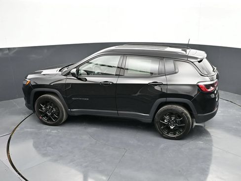 Used 2026 Jeep Compass Latitude AWD/4WD image 32