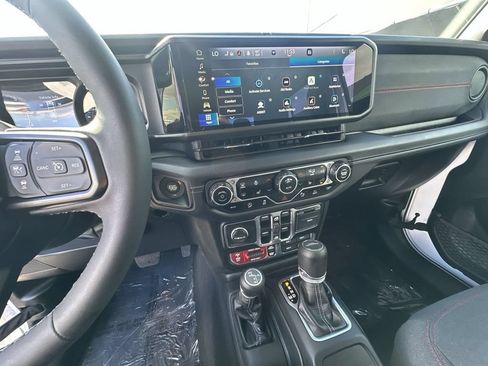 Used 2025 Jeep Gladiator Rubicon w/ Safety Group AWD/4WD image 24