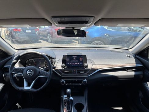 Used 2025 Nissan Altima 2.5 SV FWD image 28