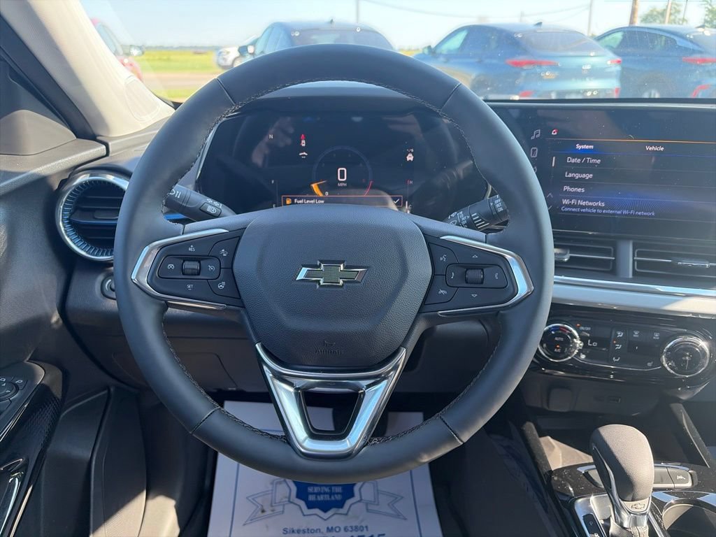 New 2026 Chevrolet Trax LT w/ Sunroof Package FWD image 15