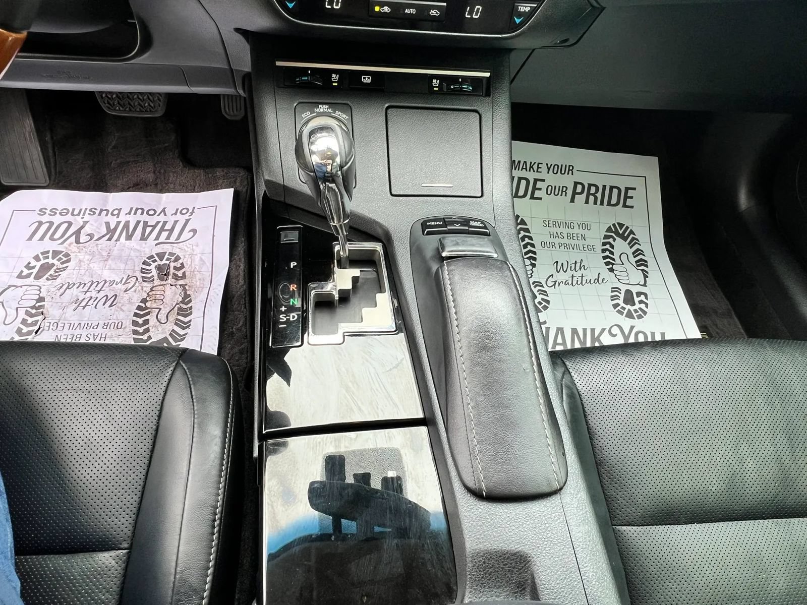Used 2013 Lexus ES 300h w/ Luxury Pkg FWD image 18