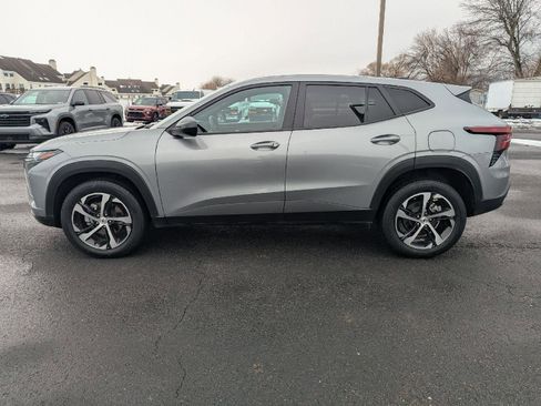 Certified 2024 Chevrolet Trax RS w/ Driver Confidence Package image 4