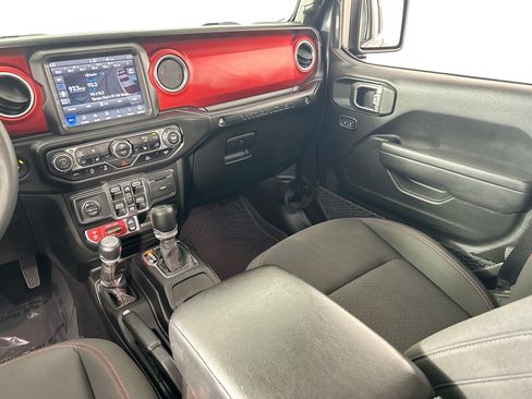 Used 2023 Jeep Wrangler Unlimited Rubicon w/ Cold Weather Group AWD/4WD image 23