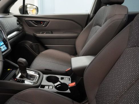 Used 2025 Subaru Forester Premium w/ Convenience Package #1 image 8