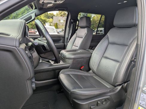 Used 2024 Chevrolet Tahoe LT AWD/4WD image 29