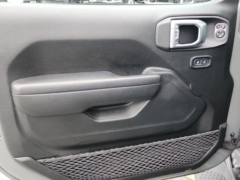 Used 2022 Jeep Wrangler Unlimited Sport image 9