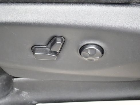 Used 2024 Chrysler Pacifica Touring-L FWD image 14