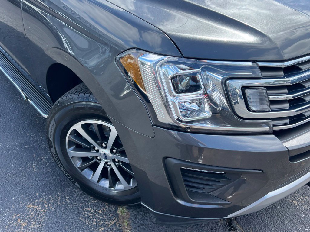 Used 2021 Ford Expedition XLT w/ Equipment Group 202A AWD/4WD image 2