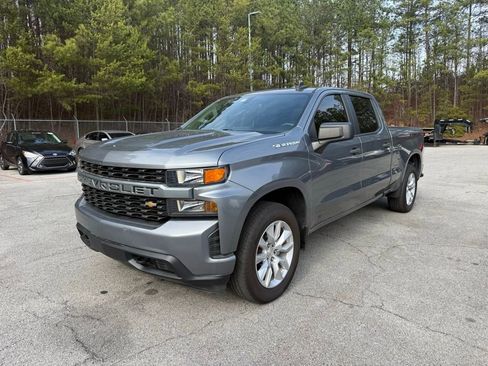 Used 2020 Chevrolet Silverado 1500 Custom w/ Custom Value Package image 3