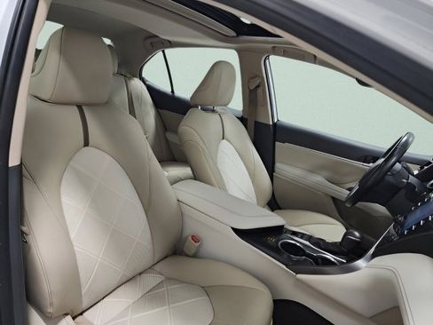 Used 2019 Toyota Camry SE image 18