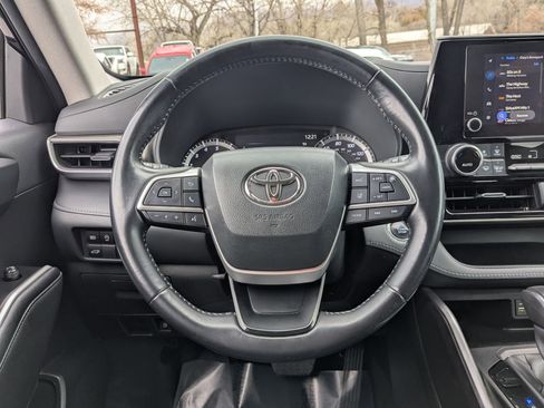 Used 2023 Toyota Highlander LE image 18