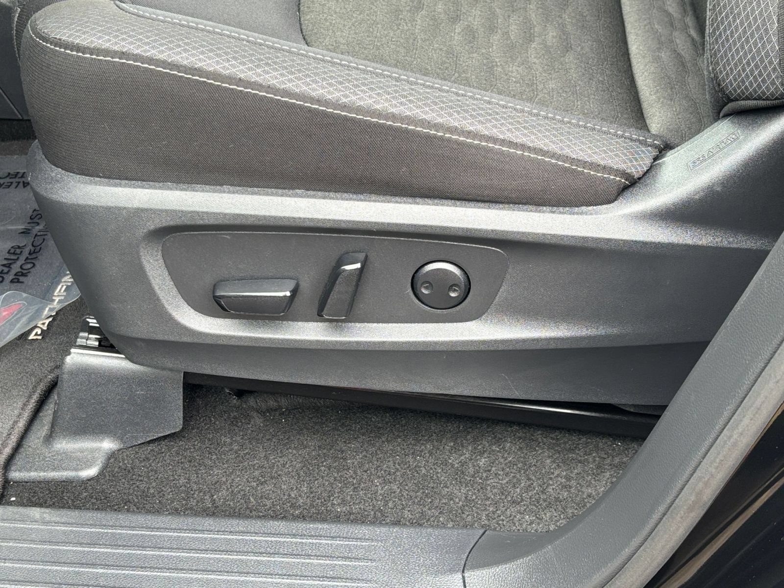 Used 2025 Nissan Pathfinder SV FWD image 19