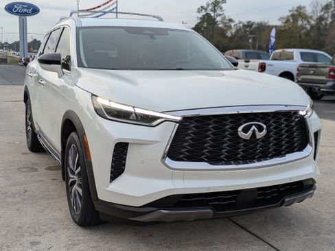 Used 2023 INFINITI QX60 Sensory w/ Vision Package image 4