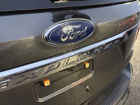 Used 2018 Ford Explorer XLT image 47