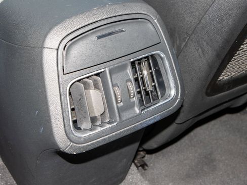 Used 2019 Maserati Levante image 19