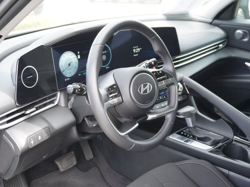 Used 2024 Hyundai Elantra SEL w/ Convenience Package FWD image 18