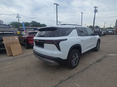 New 2026 Chevrolet Traverse LT w/ Driver Confidence Package AWD/4WD image 8