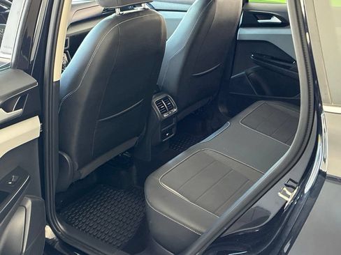 Used 2023 Volkswagen Taos SE AWD/4WD image 47