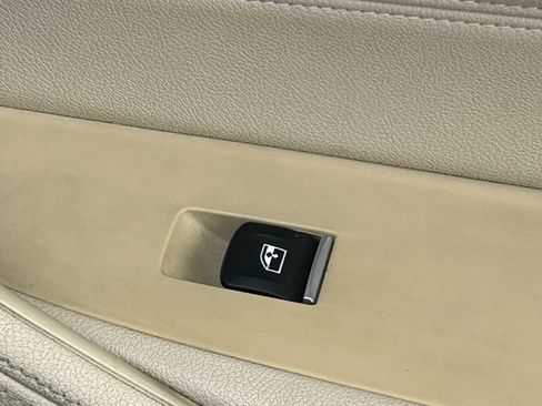 Used 2019 BMW 530e image 34