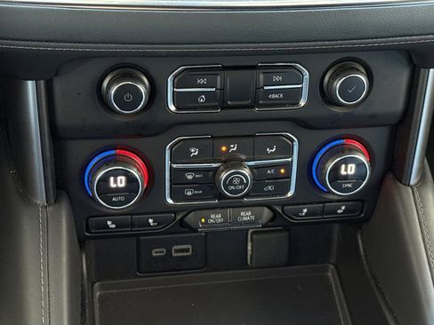 Used 2024 Chevrolet Suburban LT image 31