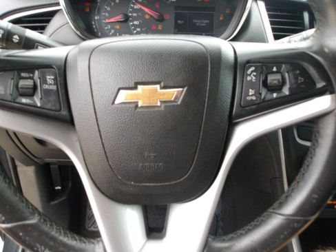 Used 2017 Chevrolet Trax LT w/ LT Convenience Package FWD image 13