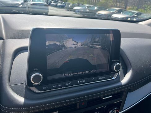 Used 2025 Nissan Rogue SV image 21