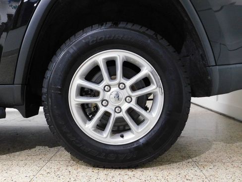 Used 2019 Jeep Grand Cherokee Laredo image 98