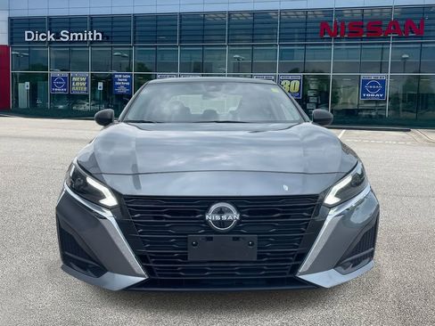 Used 2024 Nissan Altima 2.5 SV image 2