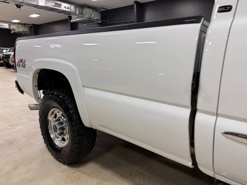 Used 2004 GMC Sierra 2500 SLT w/ Heavy-Duty Power Package image 15