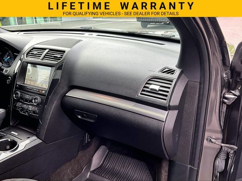 Used 2018 Ford Explorer XLT AWD/4WD image 17