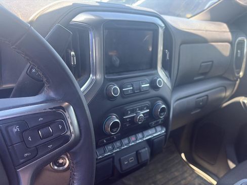 Used 2022 Chevrolet Silverado 1500 LT w/ Z71 Off-Road Package AWD/4WD image 8