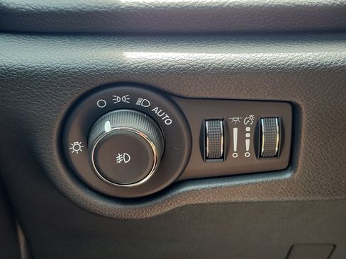 Used 2025 Chrysler Pacifica Select FWD image 24