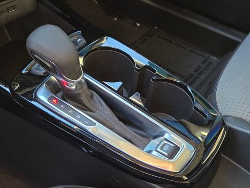 Certified 2025 Chevrolet Trax LT image 23