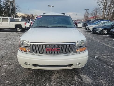 Used 2004 GMC Yukon Denali image 2
