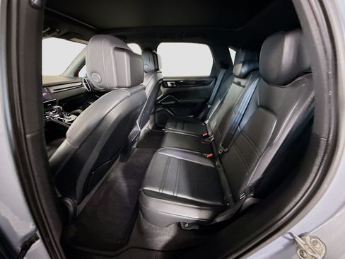 Used 2023 Porsche Cayenne Platinum Edition AWD/4WD image 24